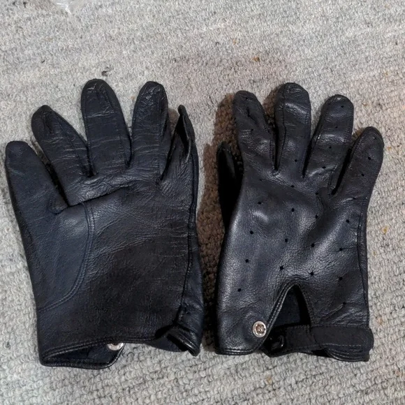 13. Vintage Black Bracelet Cuff Driving Gloves - Picture 3 of 3